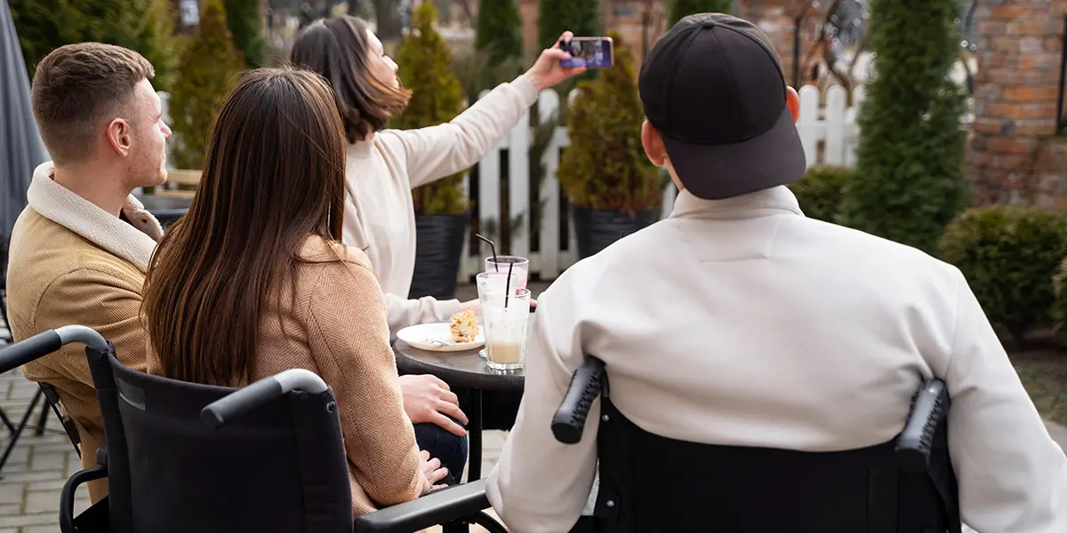 Супровід особи з інвалідністю за кордон: хто має право та які документи потрібні